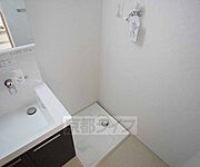 洗濯機は洗面所に設置可能です。