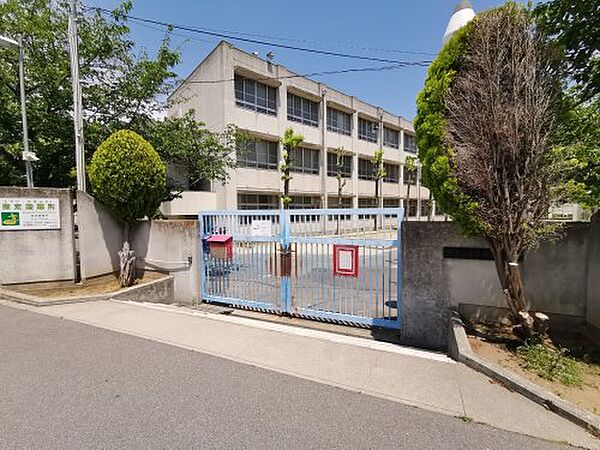 画像25:【小学校】堺市立五箇荘東小学校まで684ｍ