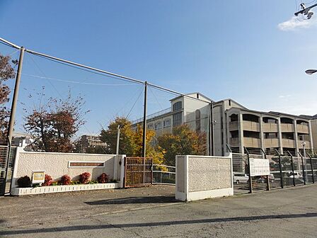 豊中市立第十八中学校(1356m)