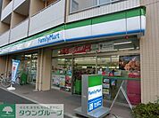 ファミリーマート上板橋三丁目店 徒歩3分。コンビニ 210m