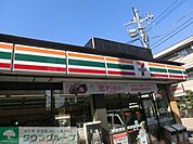 セブンイレブン 徒歩7分。コンビニ 520m