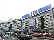 池袋駅 560m