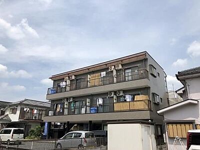 外観：駅近の建物です。
