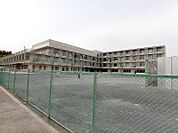 鶴川第一小学校まで約470ｍ