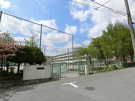 町田市立鶴川第二中学校まで約1014m