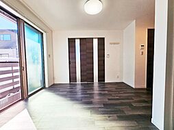 ＫｏｍｏｒｅｂｉＣｏｕｒｔ 1階1LDKのリビング/ダイニング