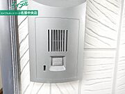 同物件の別号室になります。