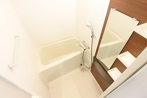 画像6:真っ白浴室設備充実
