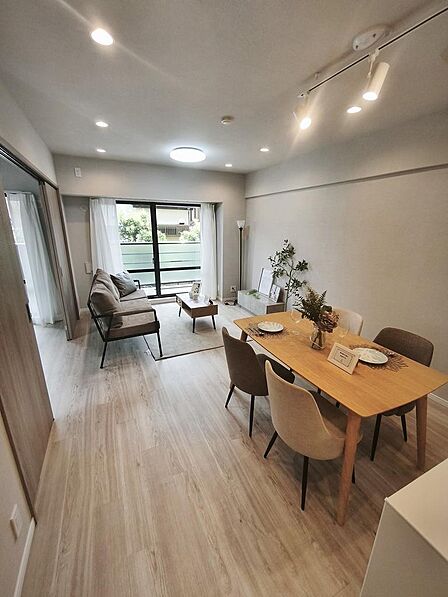 壁、床、天井までしっかりとリフォームを実施しております。