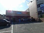 ウエルシア箕面西小路店 724m