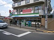 ファミリーマート牧落駅前店 556m