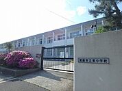 東小学校 829m