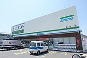 ファミリーマート箕面粟生外院一丁目店 529m