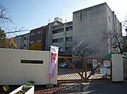 神田小学校 588m
