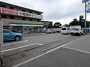 ファミリーマート箕面白島店 576m