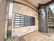 マンション内に郵便受けがあるので、天候に左右されず、雨天時や寒い日でも郵便物を受け取れます◎