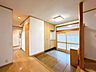 室内：【リフォーム中】玄関前廊下です。クロスの貼替を行います。