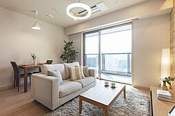 明るい色味のクロスとフローリングの木目がナチュラルな印象の内装です。様々なテイストの家具と調和し、自由にお部屋作りをお楽しみいただけます。