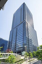 3段階のセキュリティを搭載した、24時間有人管理のマンションです。ホテルライクな内廊下設計で、プライバシーが守られやすいです。