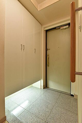 玄関 ライオンズヴィアーレ横濱ベイ壱番館 6階/-