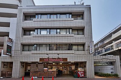 外観:【現地外観写真】JR東海道線・京浜東北線・南武線「川崎」駅まで徒歩6分など、2駅4路線を利用可能。コンビニ・スーパーが徒歩2分圏内に位置する、利便性の高い立地です。 外観:【現地外観写真】JR東海道線・京浜東北線・南武線「川崎」駅まで徒歩6分など、2駅4路線を利用可能。コンビニ・スーパーが徒歩2分圏内に位置する、利便性の高い立地です。