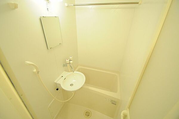 画像8:便利な浴室乾燥機付