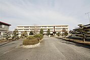 足利市立第三中学校(932m)