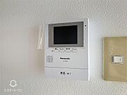 来客の顔が確認できるモニターホン付きで安心★