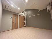 アクセントクロスが素敵な室内です☆