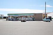 ファミリーマート足利助戸東山町店(644m)