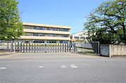 三重小学校(900m)