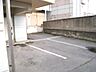 駐車場：アスファルト舗装の駐車場です