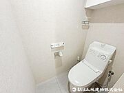 温水洗浄機能付きで清潔感あるトイレ！すっきりリフレッシュできるトイレです！