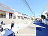 外観：前面道路も広く、車の出入りもしやすいです。