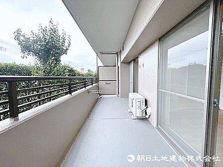 南向きバルコニーで、洗濯物もすぐに乾きそう!