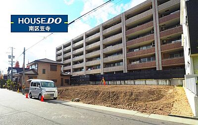 外観：【4号棟】やや高台の閑静な住宅街／地下鉄桜通線「鶴里」駅徒歩7分で通勤通学便利／子育てしやすい住環境