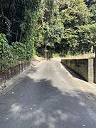 西側道路：幅員約4.0mです。