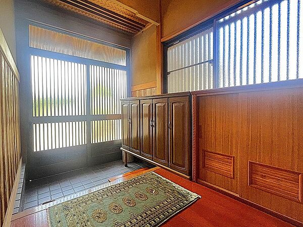 玄関を拡大表示