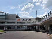 JR中央本線 「勝川」駅　1822m　徒歩約23分　JR中央本線の駅です。名古屋駅まで約20分！駅の目の前にロータリーがあるため車での送迎も可能です！改札を出ると、様々な販売店がございます。