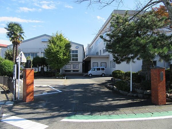 画像24:小学校「富士市立富士川第二小中一貫校松野学園まで733m」