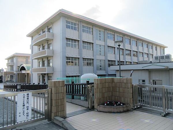 画像25:小学校「市立伝法小学校まで320m」