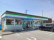 コンビニ「ファミリーマート富士天間高屋店まで885m」