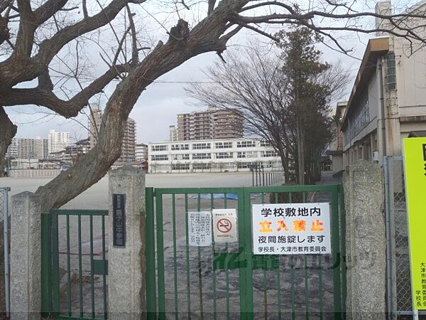 画像7:皇子山中学校まで1300メートル