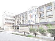 東中学校まで1300メートル
