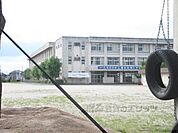 中央中学校まで1100メートル