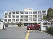 物部小学校まで1300メートル