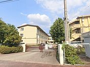松井ケ丘小学校まで1500メートル