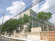 神川中学校まで2400メートル