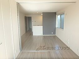近鉄京都線 久津川駅 徒歩12分の賃貸アパート 2階1LDKのリビング/ダイニング