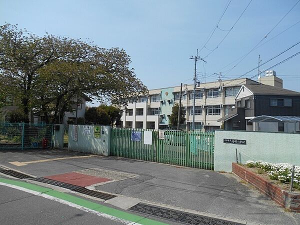 画像20:小学校「宇治市立神明小学校まで889m」